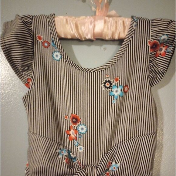 - Wonder nation floral and stripes romper with bow - Picture 6 of 12